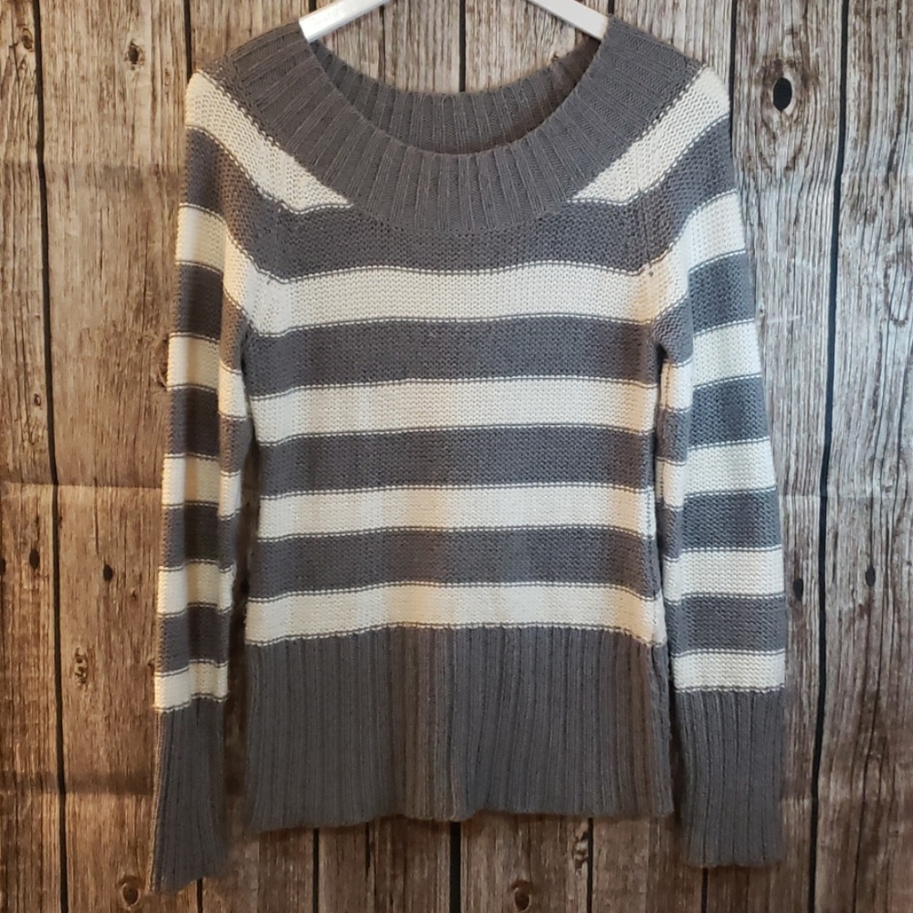⭐️ Cute striped sweater
